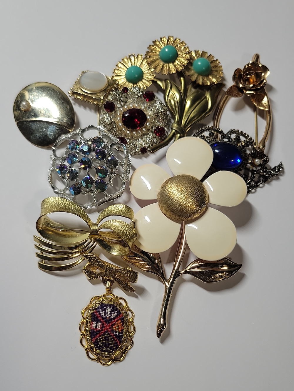 Gold-Tone White Flower Brooch Pin - Women Jewelry